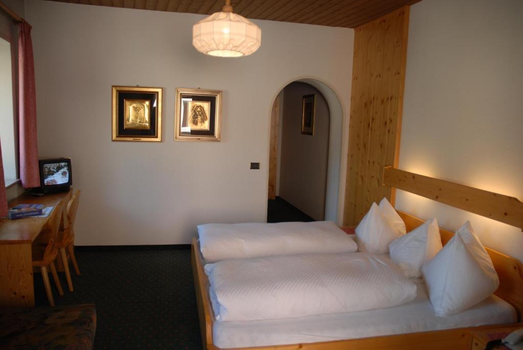 Hotel B&B Gasthof Zur Linde リオ・ディ・プステリーア 部屋 写真